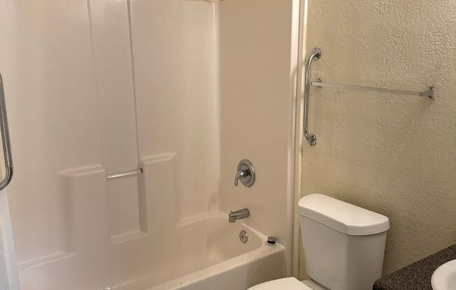 1 bed, 1 bath, $825, Unit Apt C