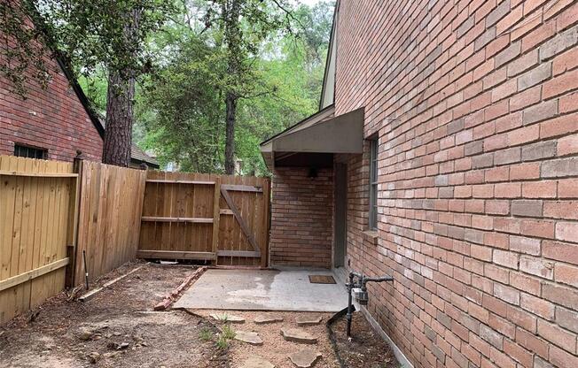 75 ROCKRIDGE DR