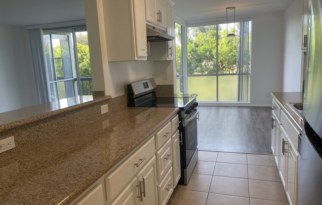 125 N BARRINGTON AVE