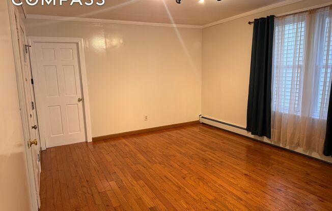 2 beds, 1 bath, $3,100, Unit 1