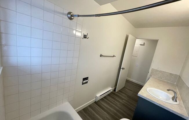 2 beds, 1 bath, 760 sqft, $1,100, Unit 12