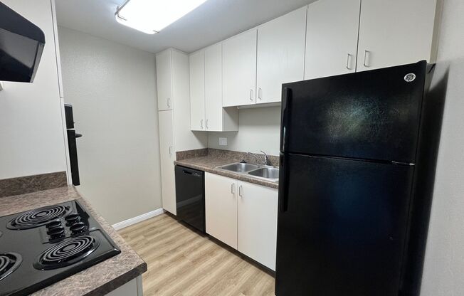 2 beds, 1 bath, 980 sqft, $2,400, Unit 055