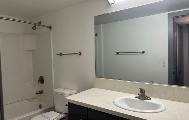 1 bed, 1 bath, 695 sqft, $2,455, Unit D049
