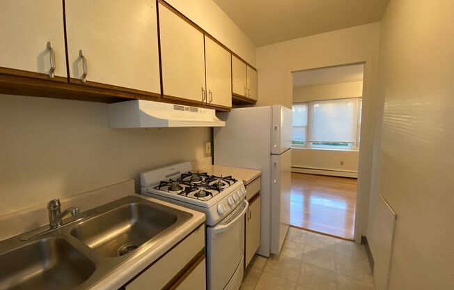 Studio, 1 bath, 550 sqft, $795, Unit 21-103