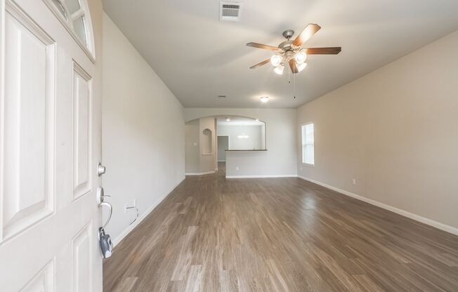 LOOK AND LEASE SPECIAL! MOVE IN BY MAY 1ST-GET $300 OFF 1ST MONTH'S RENT!