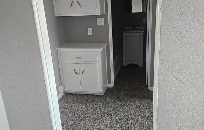 2 beds, 1 bath, 750 sqft, $1,070, Unit B03 1024 15