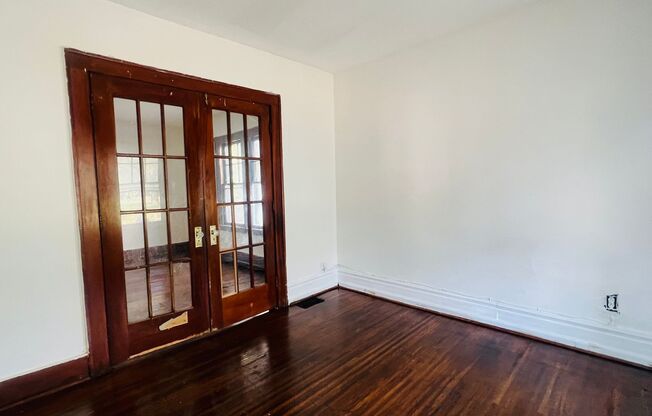 2 beds, 1 bath, $1,100, Unit DN