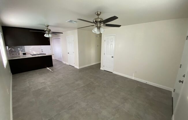 2 beds, 1 bath, $1,425, Unit 4036 W. Tulare