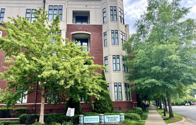 2810 SELWYN AVE
