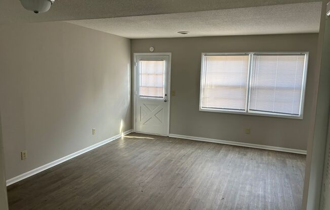 2 beds, 1.5 baths, 1,152 sqft, $975, Unit 200 W Cross St