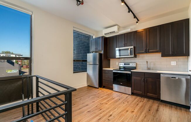 Studio, 1 bath, $1,000, Unit 875 Michigan Ave Apt. 305