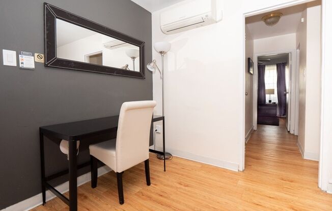 2 beds, 1 bath, 725 sqft, $1,799, Unit B201