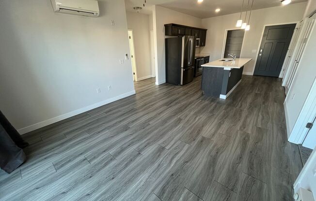 3 beds, 2 baths, 1,092 sqft, $2,095, Unit 1300-301