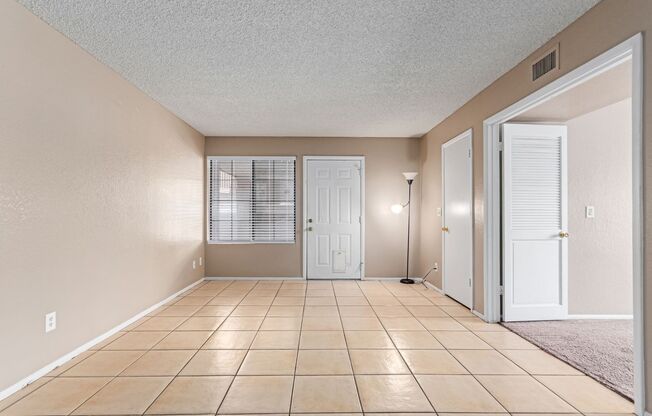 Beautiful 2-Bedroom Home with Easy Access to the 202!