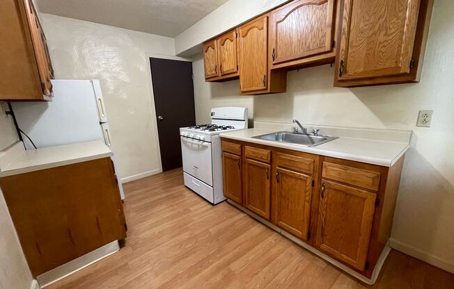 Spacious 3 Bedroom Oakland Townhouse with a Back Patio! A Perfect University of Pittsburgh Location!