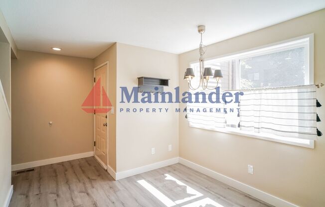 Beautifully Updated Mt. Park Condo Located in Lake Oswego Includes Membership to Mt. Park Rec Center is A Must See!