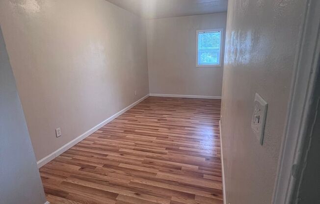 3 beds, 1 bath, 900 sqft, $1,600, Unit 4635