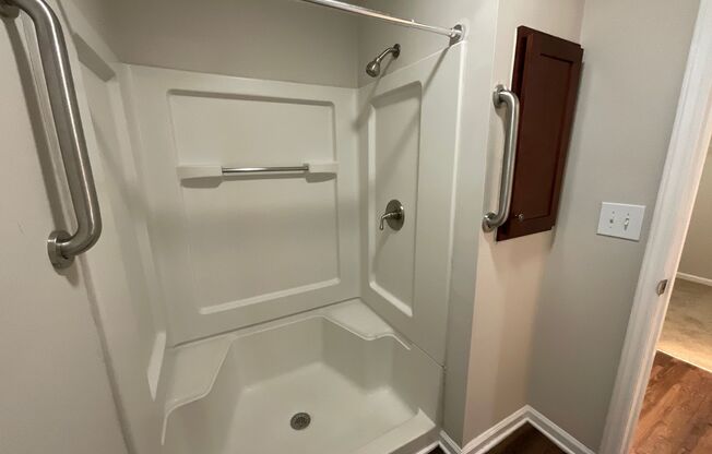 2 beds, 2 baths, 1,190 sqft, $1,550, Unit 2708-3 - Remodel