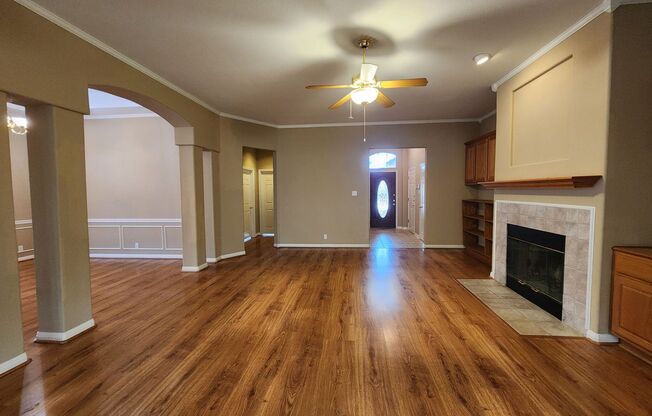 Oak Run Subdivision / 3 Bedrooms / 1 Story / Fridge Included/ Fenced in Yard / NBISD