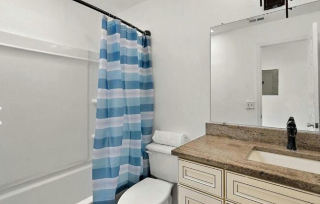 226 E CEDARWOOD CIR