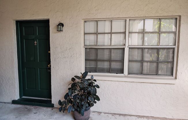Charming 2-Bedroom Home in an Unbeatable Location!