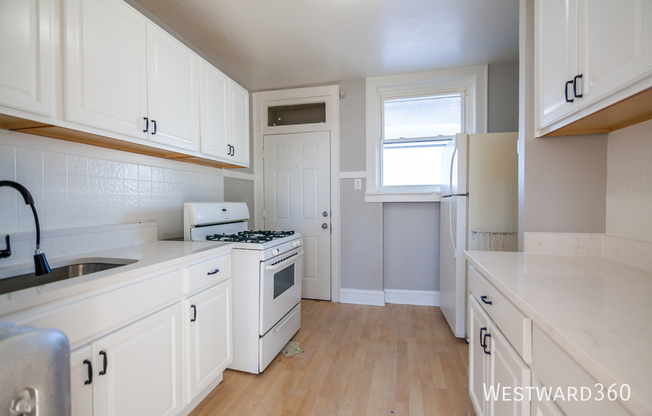 2416 W FARGO AVE