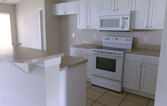 3/2/2 Avail Now in NE Cape near Diplomat/Del Prado