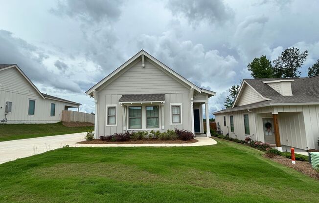 Beautiful Newer Construction Home on Mimms Trail!