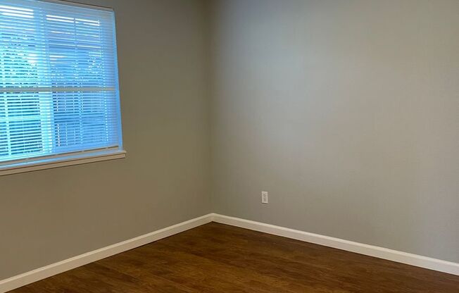 2 beds, 1 bath, 945 sqft, $1,500, Unit 102