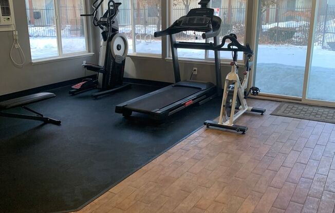 2 beds, 1 bath, 830 sqft, $1,275, Unit A07