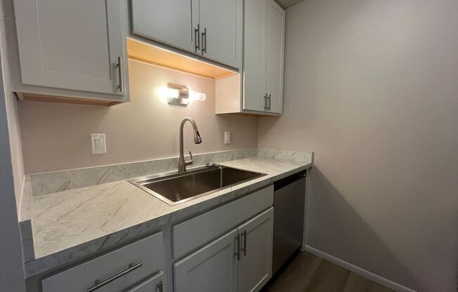 1 bed, 1 bath, $1,295, Unit 121