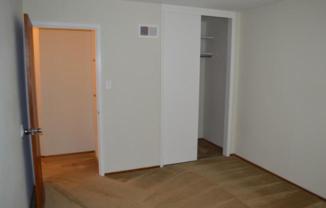 400 WARREN DR