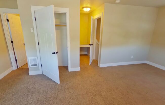 3 beds, 2.5 baths, $2,250, Unit 1