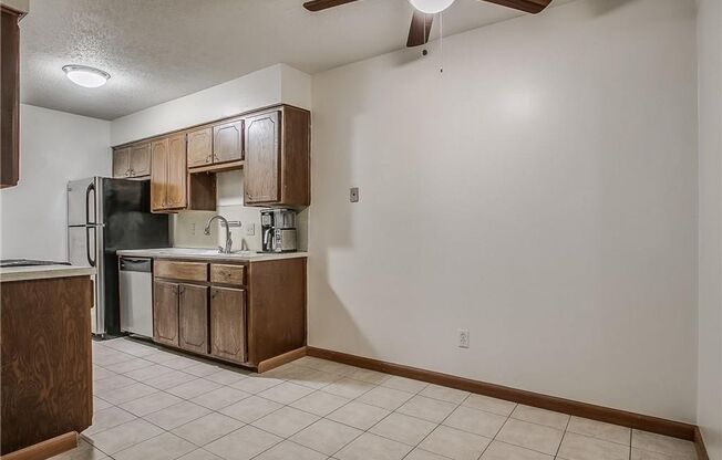 1 bed, 1 bath, $900, Unit #142