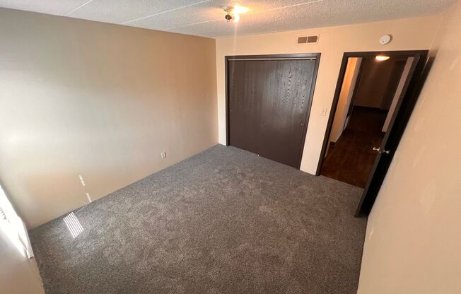 2 beds, 1 bath, 802 sqft, $875, Unit 27