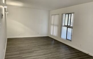 3 beds, 2 baths, $3,040, Unit 207