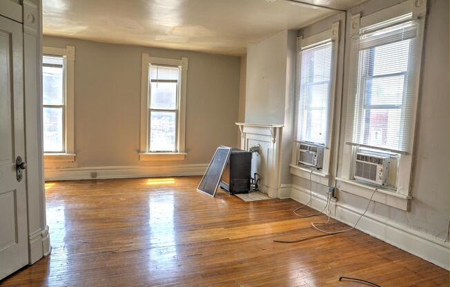 Studio, 1 bath, $995, Unit 250 F