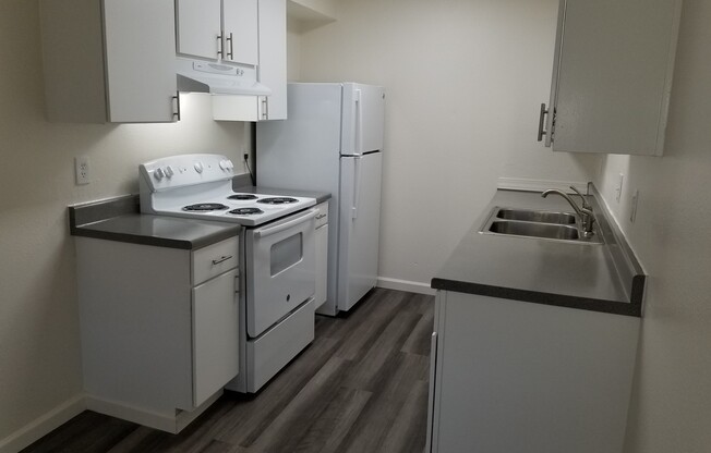 2 beds, 1 bath, 810 sqft, $1,550, Unit 07*