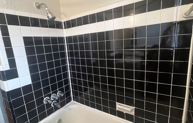 2 beds, 1 bath, 810 sqft, $1,895, Unit 418 #3