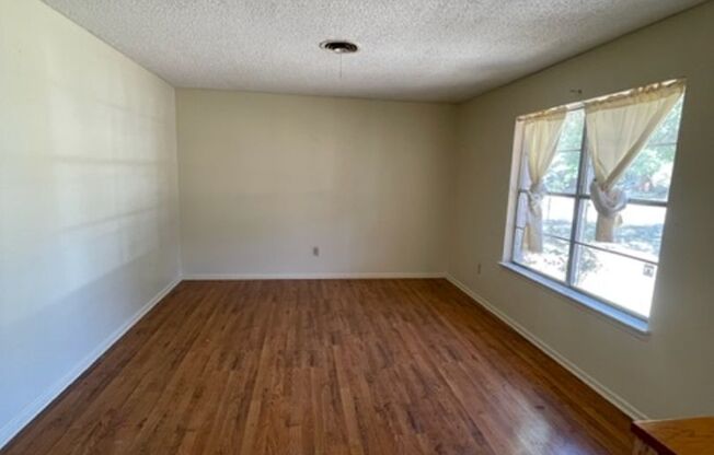 1218 PARKDALE DR