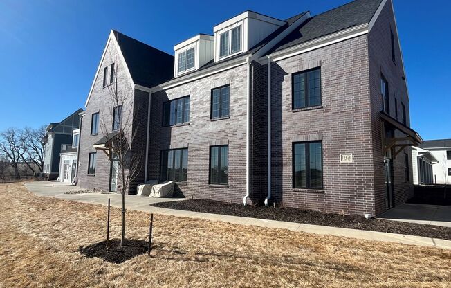 1 bed, 1 bath, 933 sqft, $1,495, Unit 10471 S. 130th Plaza Unit 103 Lakeview A936 M3