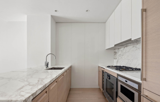 1 bed, 1.5 baths, 852 sqft, $7,500, Unit 21G