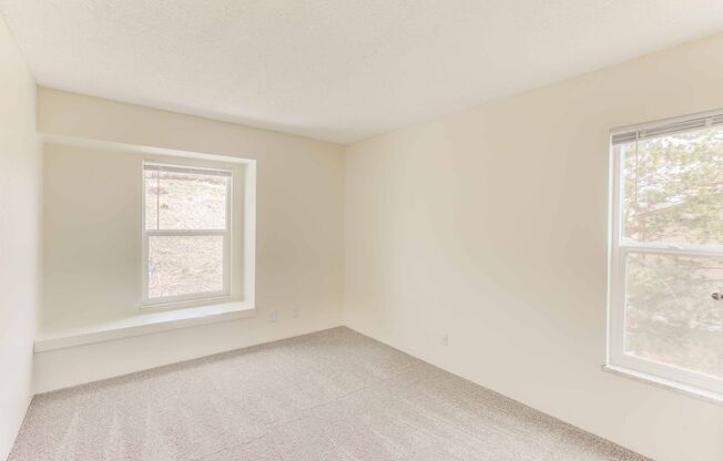 2 beds, 1 bath, 820 sqft, $1,575, Unit 08-301