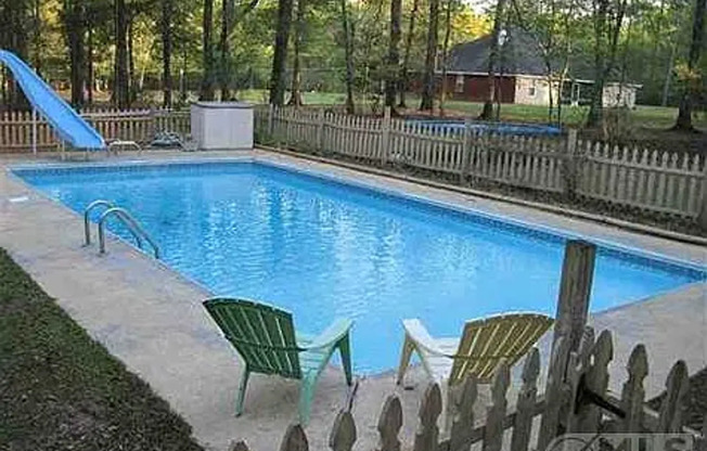 Amazing 3/2 Single Family Home with a Pool!