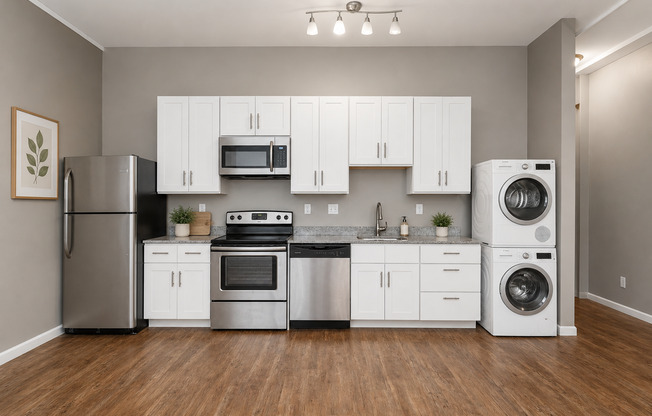 2 beds, 2 baths, 815 sqft, $1,295, Unit 214