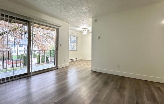 3 beds, 1 bath, 800 sqft, $1,595, Unit 21