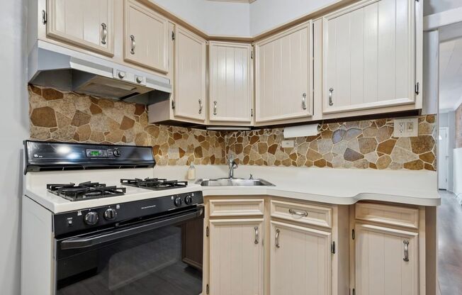 2 beds, 1 bath, $1,500