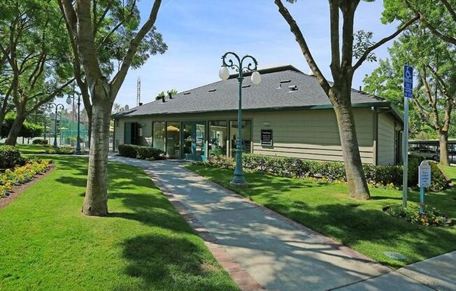 2 beds, 1 bath, 875 sqft, $1,590, Unit 445-265