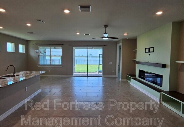 623 PARKSHORE LK AVE