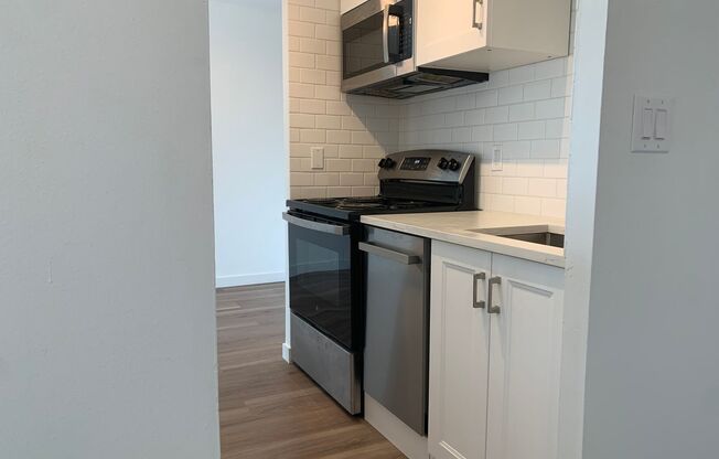 1 bed, 1 bath, 650 sqft, $2,280, Unit Apt 403